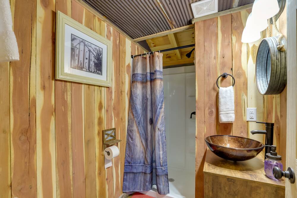 Photo of Bathroom in Caledonia
