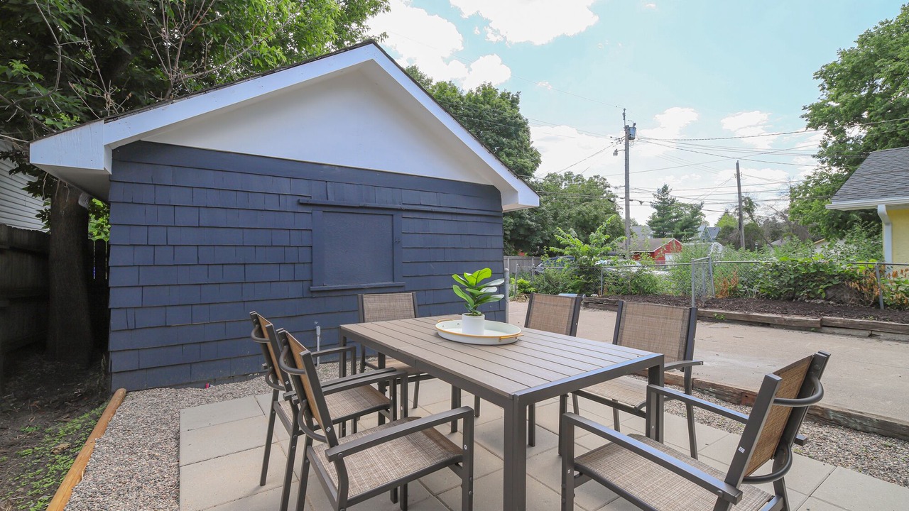 Photo of Outdoor in Merriam Park