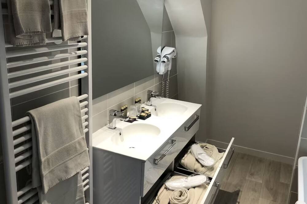Photo of Bathroom in Azay-le-Rideau