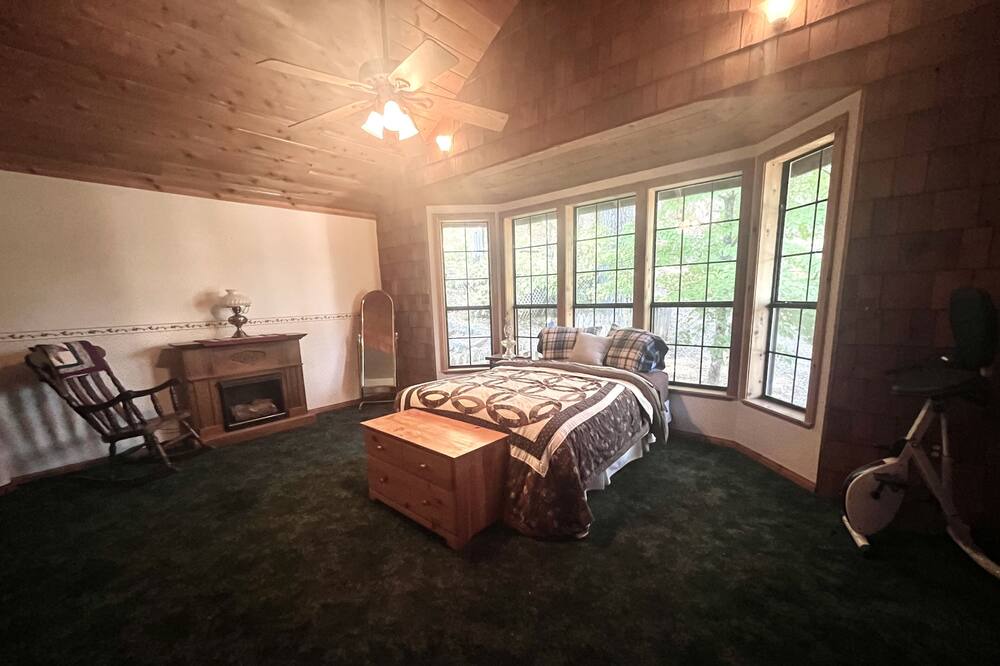 Photo of Bedroom in Cedar Ridge