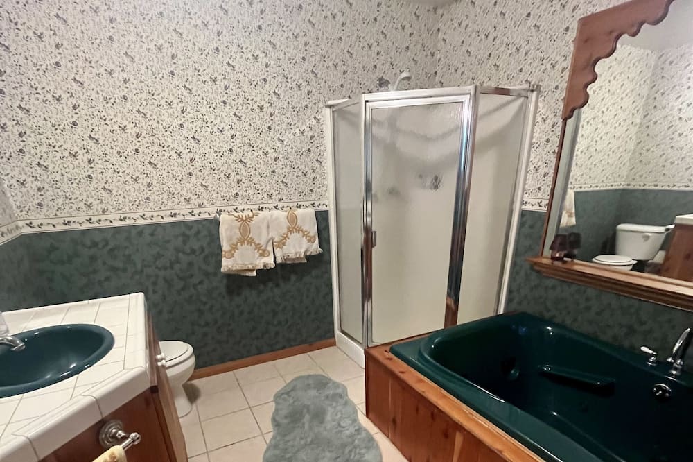 Photo of Bathroom in Cedar Ridge