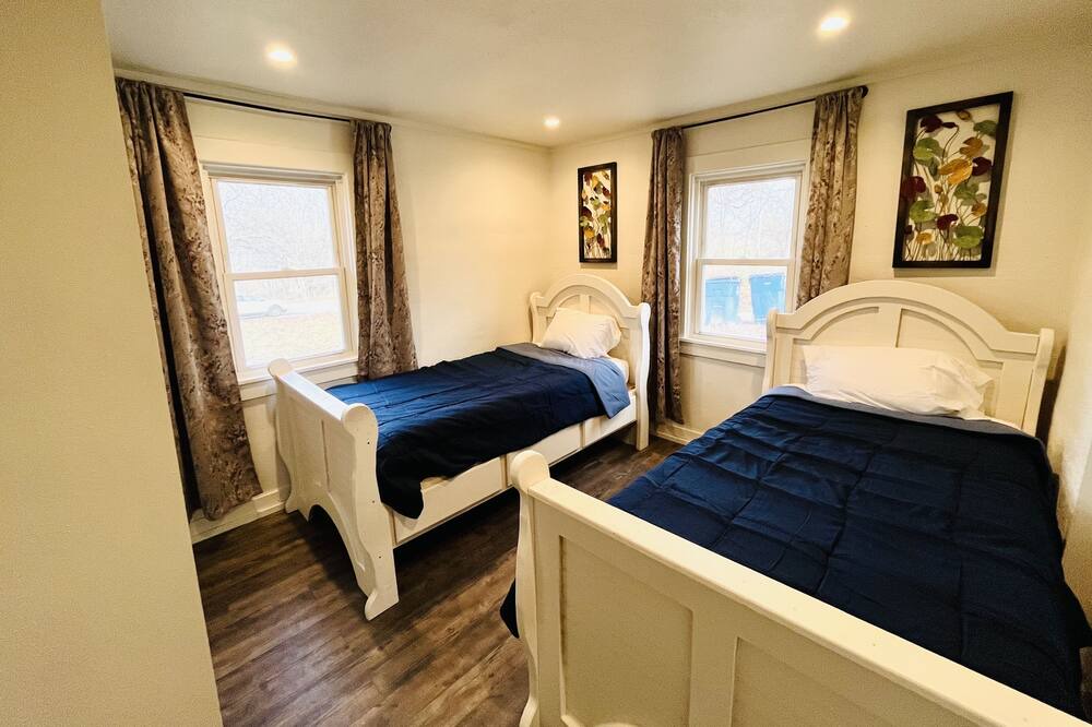 Photo of Bedroom in Battle Creek