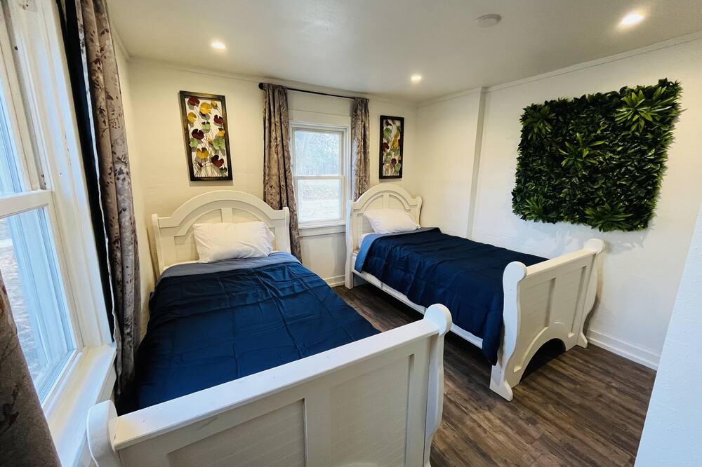 Photo of Bedroom in Battle Creek