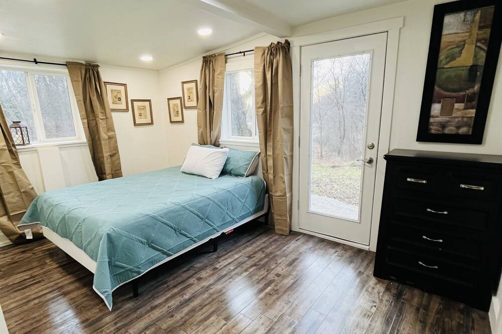 Photo of Bedroom in Battle Creek