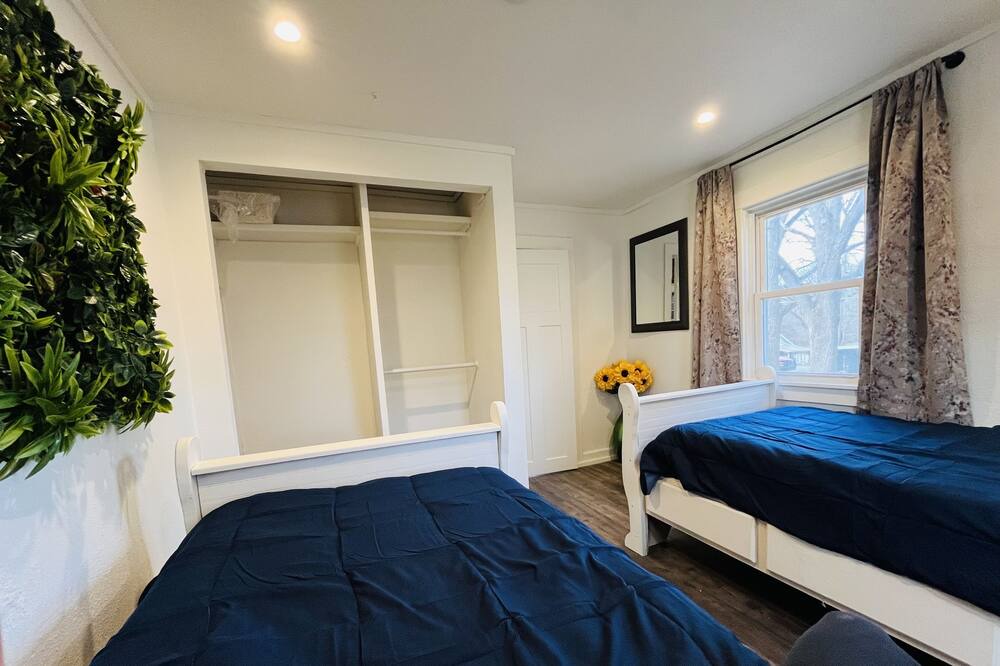 Photo of Bedroom in Battle Creek