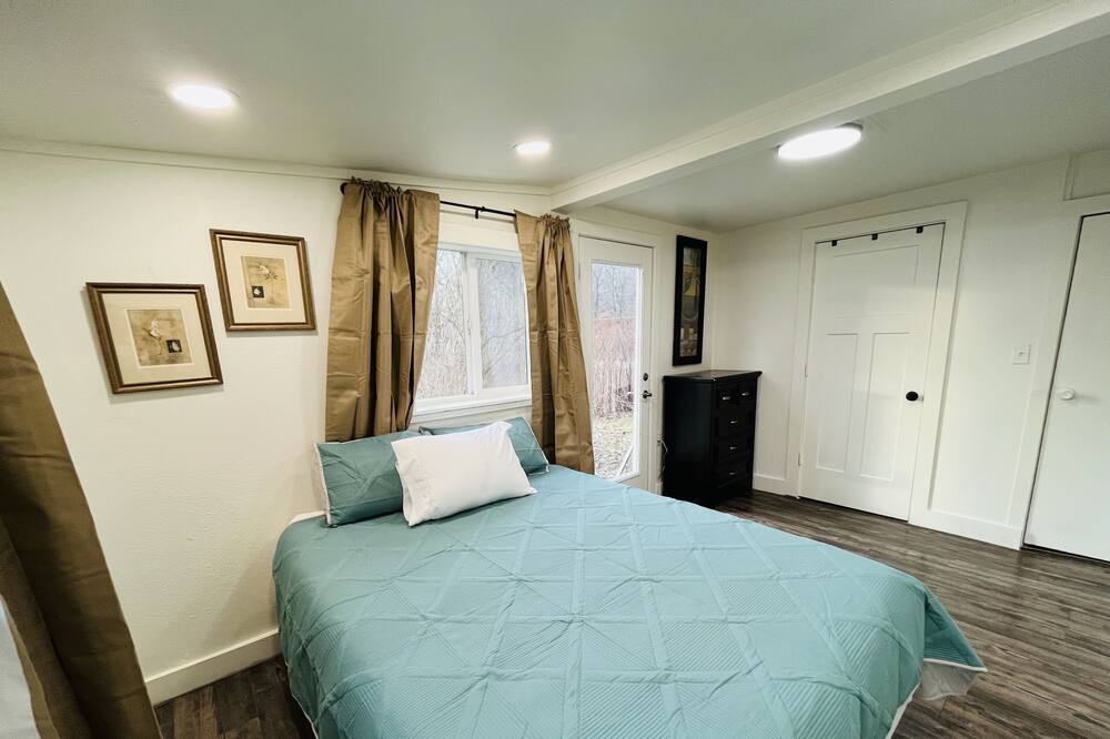 Photo of Bedroom in Battle Creek