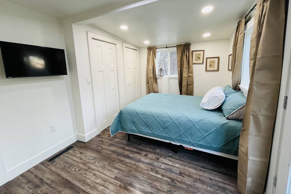Photo of Bedroom in Battle Creek