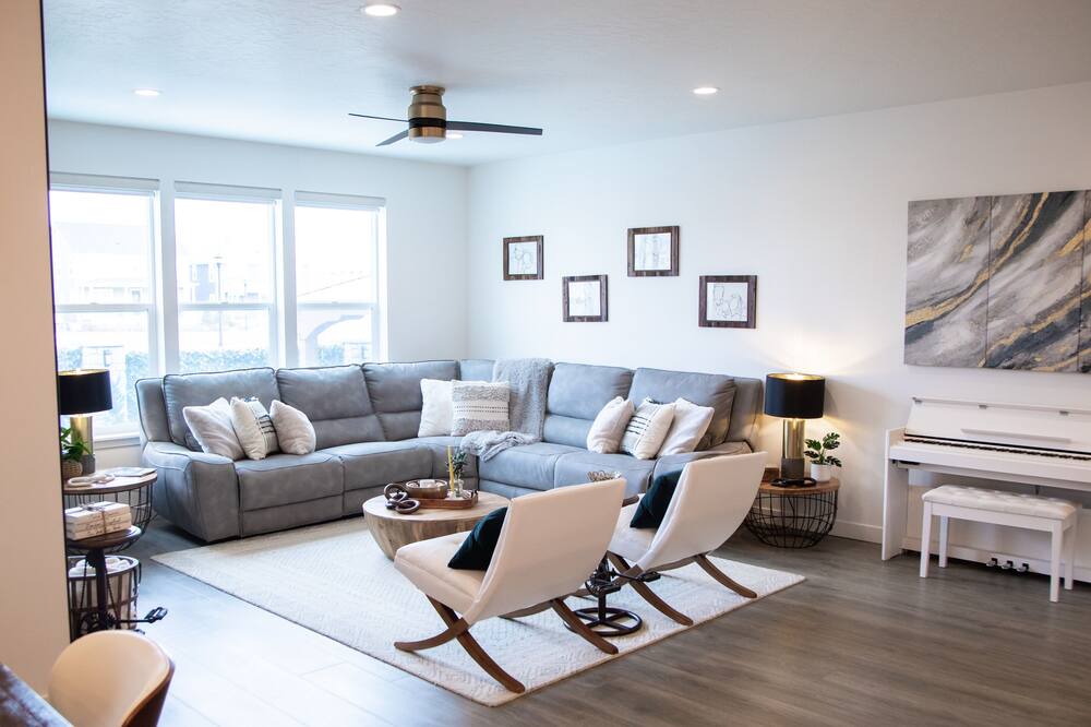 Photo of Livingroom in Herriman