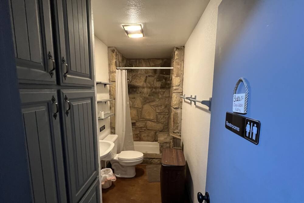Photo of Bathroom in Hico