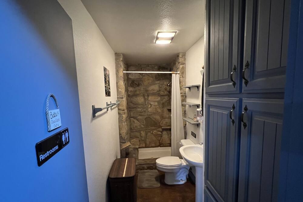 Photo of Bathroom in Hico