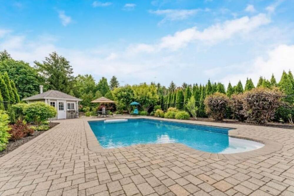 Photo of Outdoor in Erin