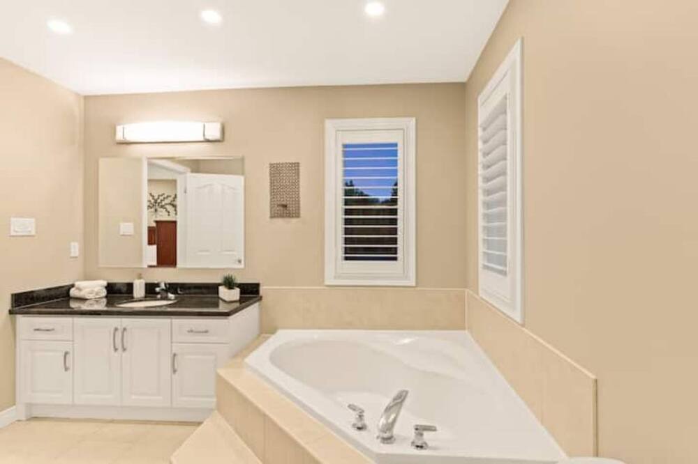 Photo of Bathroom in Erin