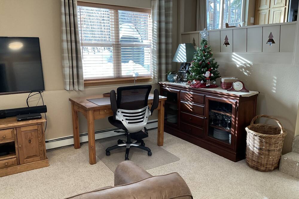 Photo of Livingroom in Boulder Ridge