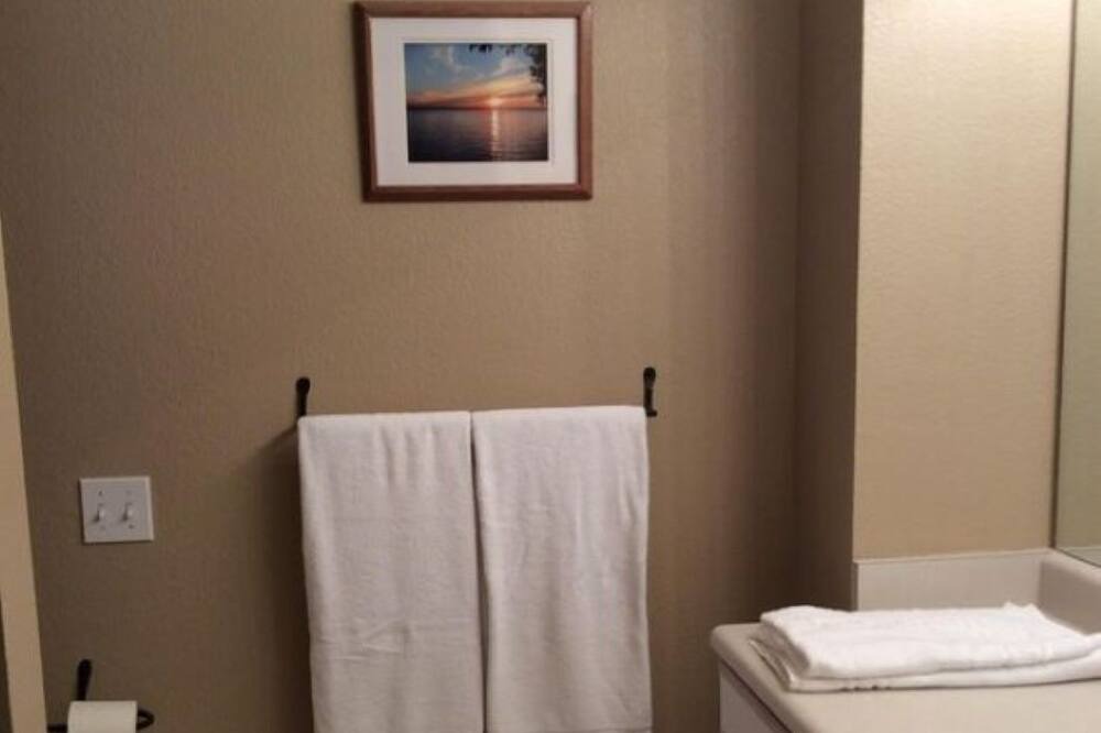 Photo of Bathroom in Boulder Ridge