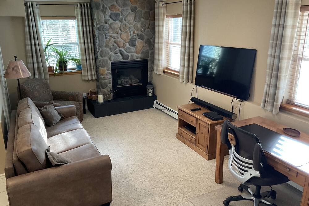 Photo of Livingroom in Boulder Ridge