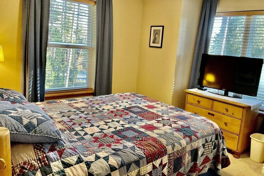 Photo of Bedroom in Boulder Ridge