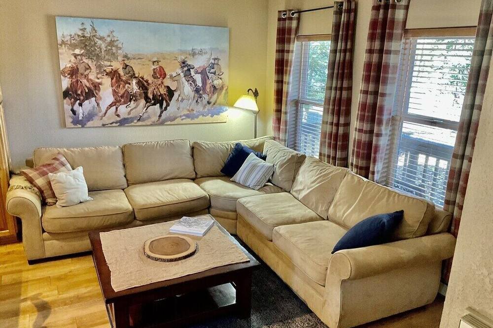 Photo of Livingroom in Boulder Ridge