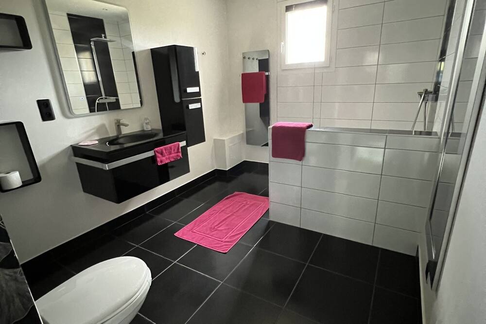 Photo of Bathroom in Monce-en-Belin
