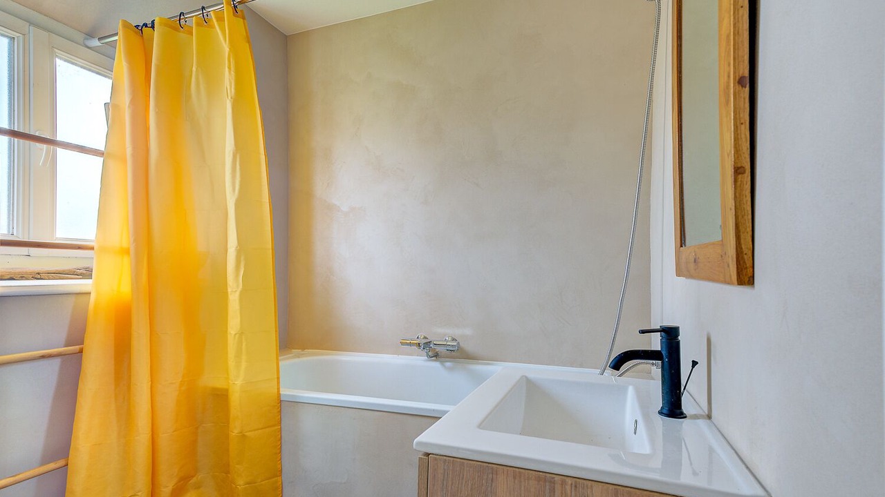 Photo of Bathroom in La Madeleine-Bellevue