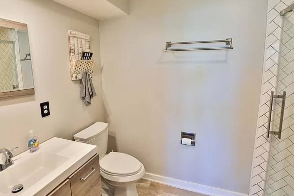 Photo of Bathroom in Booneville