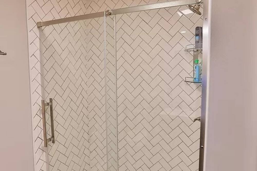 Photo of Bathroom in Booneville
