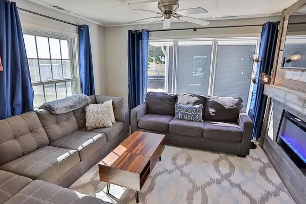 Photo of Livingroom in Booneville