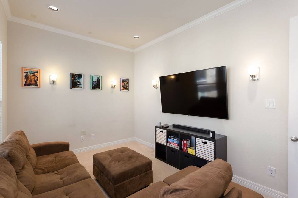 Photo of Livingroom in Spring Shadows