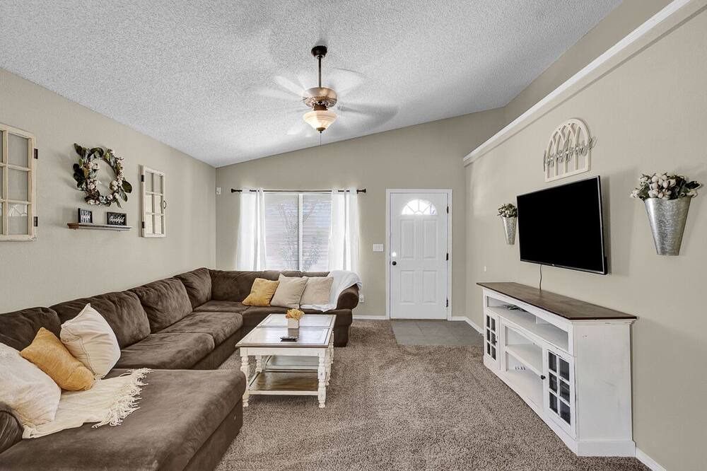 Photo of Livingroom in Biggs Field