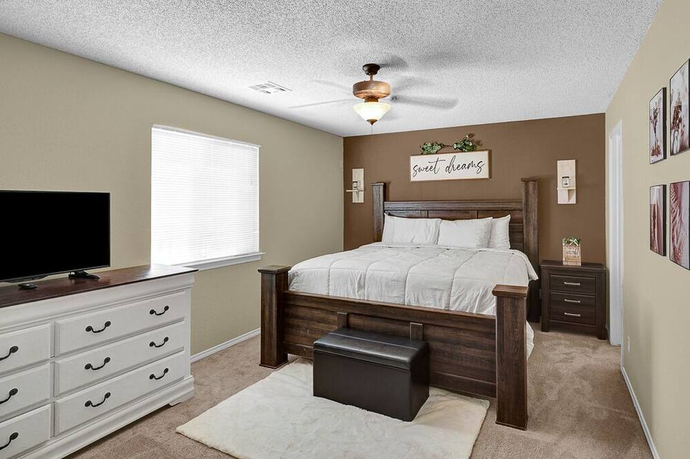 Photo of Bedroom in Biggs Field