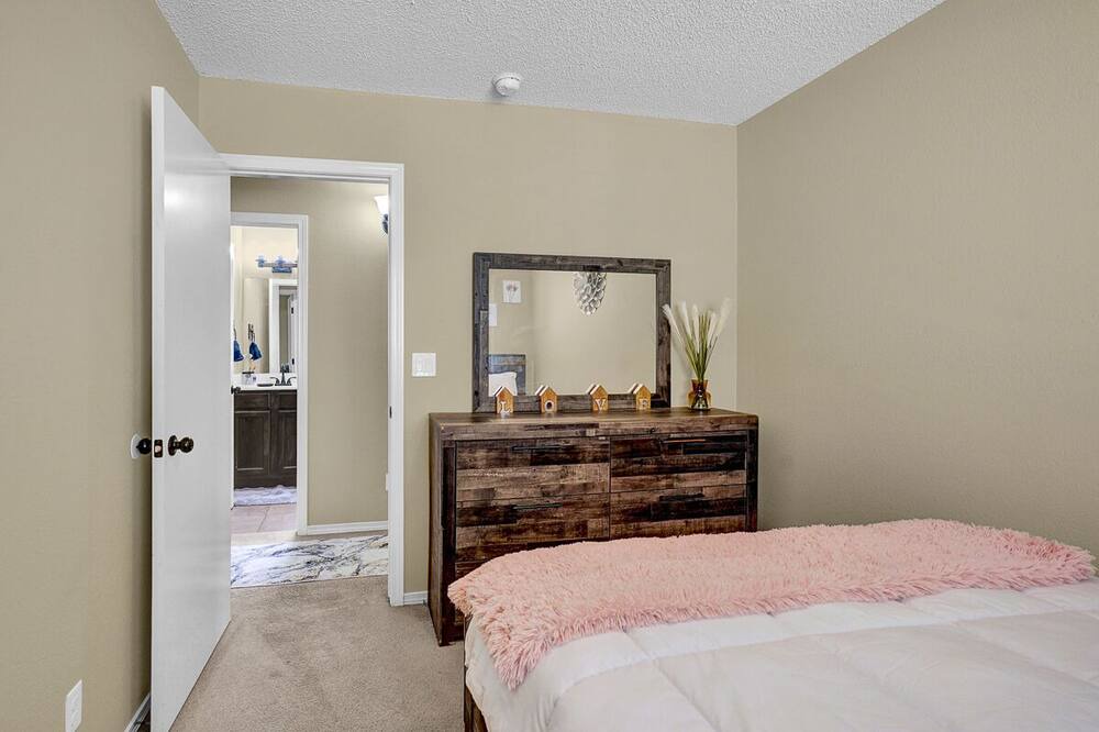 Photo of Bedroom in Biggs Field