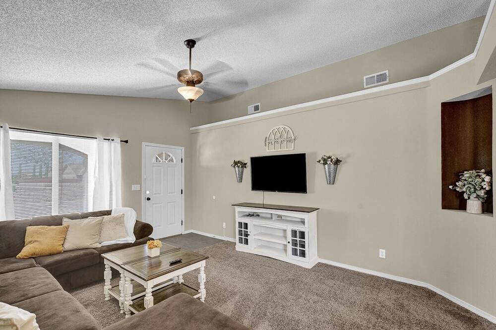 Photo of Livingroom in Biggs Field
