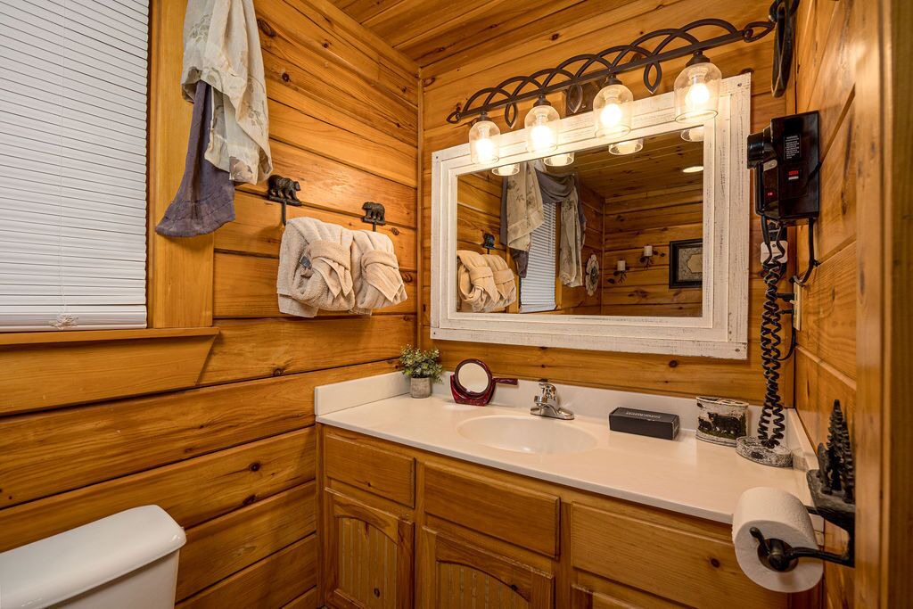 Photo of Bathroom in Gatlinburg - Pigeon Forge