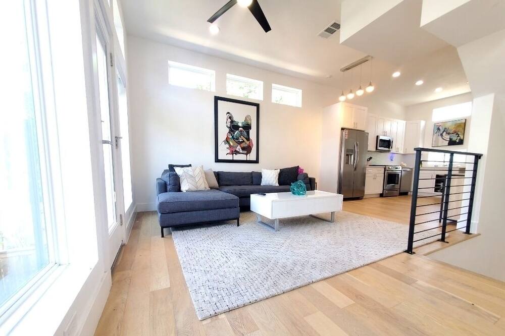 Photo of Livingroom in Old East Dallas