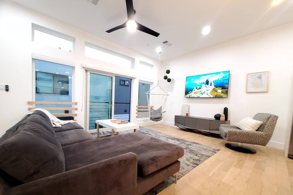 Photo of Livingroom in Old East Dallas