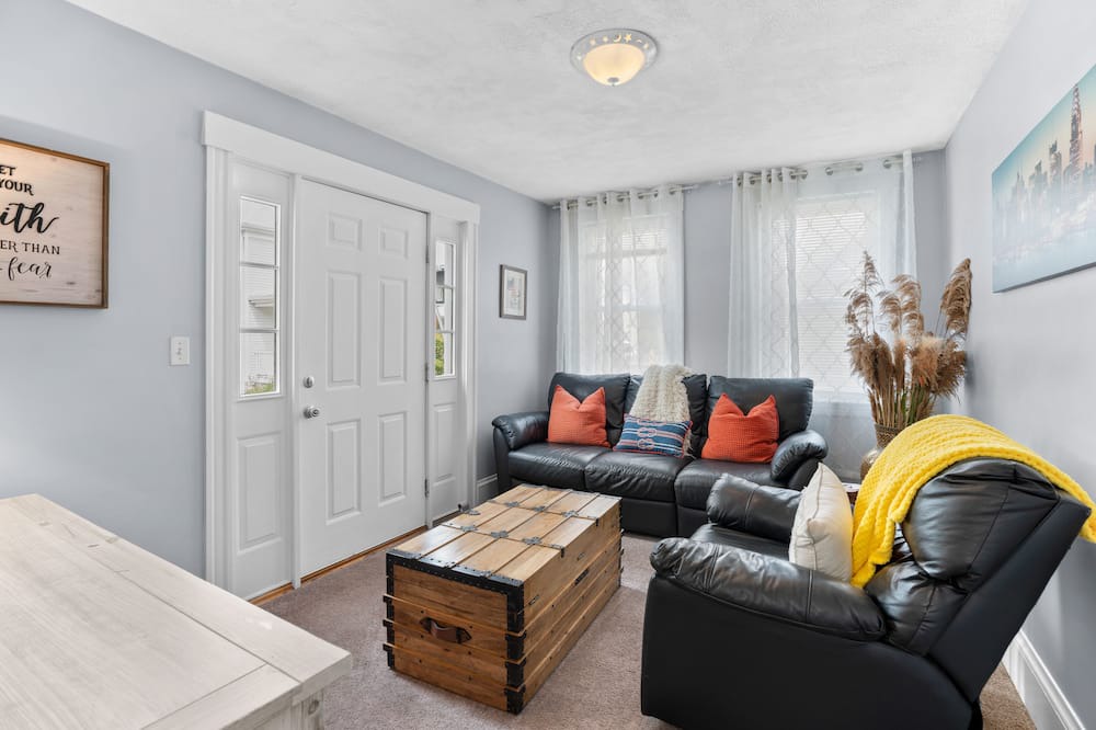 Photo of Livingroom in Kingston