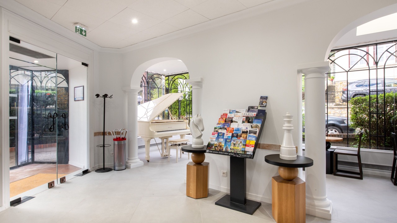 Photo of Others in Orsay