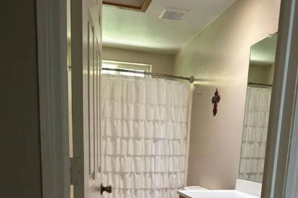 Photo of Bathroom in Mariposa