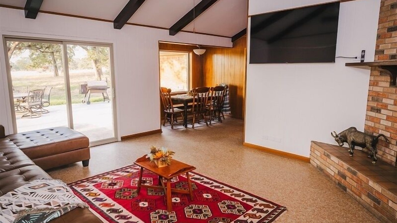 Photo of Livingroom in Milam County