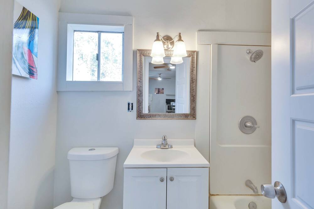 Photo of Bathroom in Manchaca