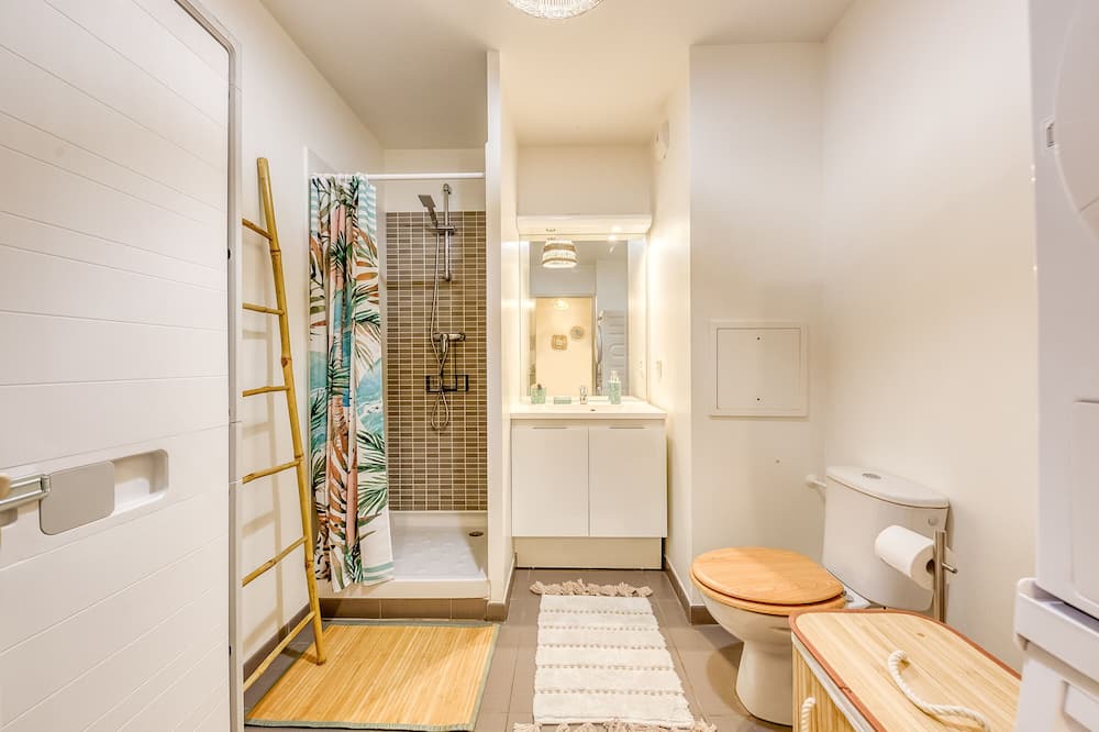 Photo of Bathroom in Palaiseau