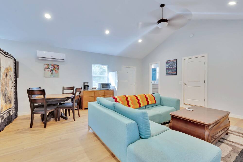 Photo of Livingroom in Manchaca
