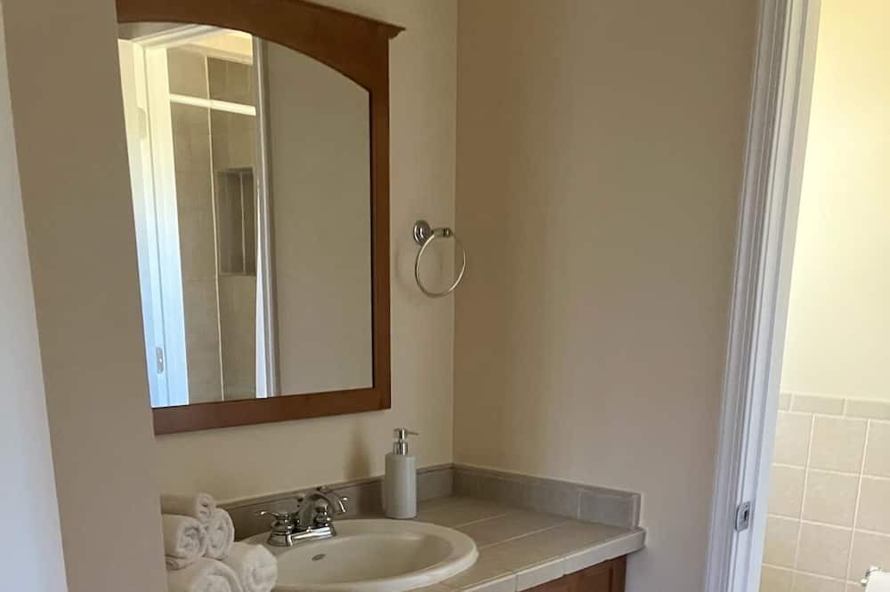 Photo of Bathroom in Rochelle