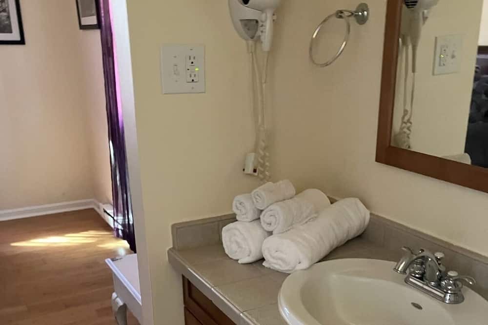 Photo of Bathroom in Rochelle