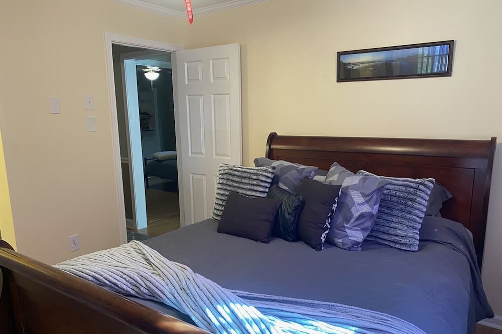 Photo of Bedroom in Rochelle
