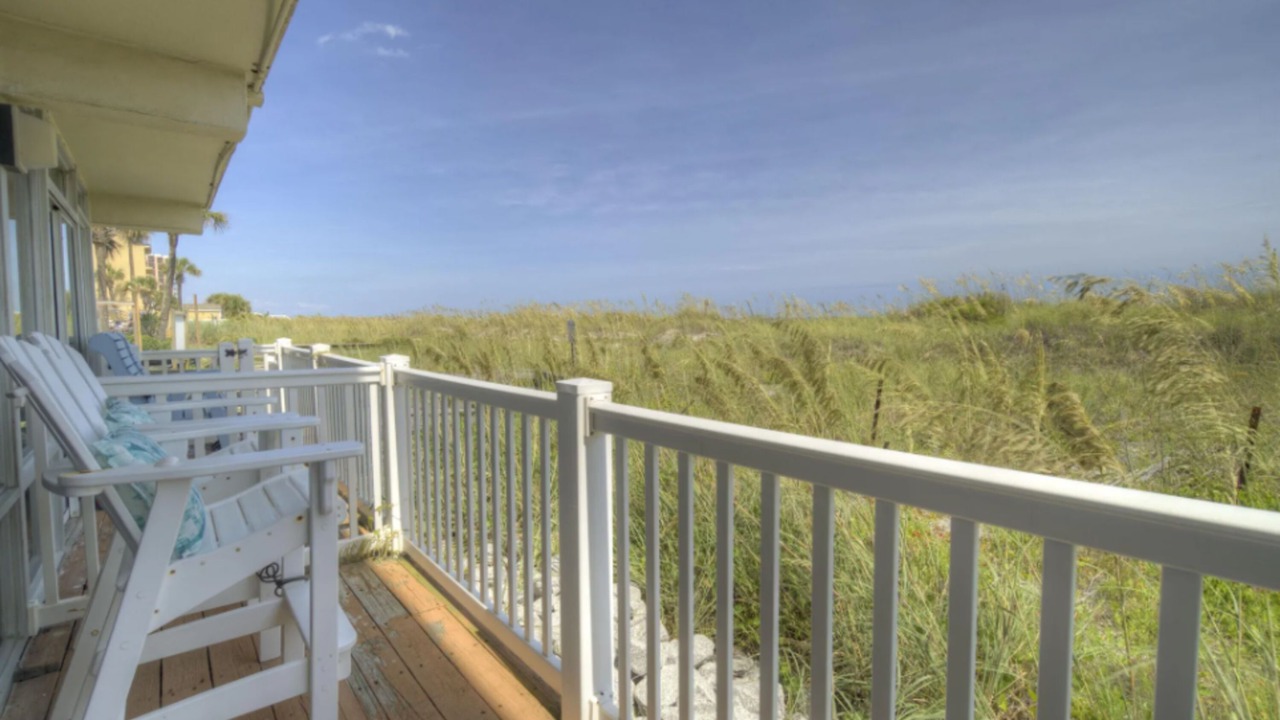 Photo of Patio Balcony in Crescent Beach