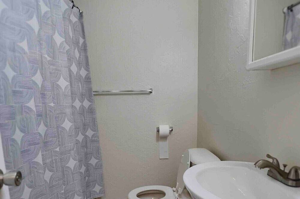 Photo of Bathroom in Central Oklahoma City