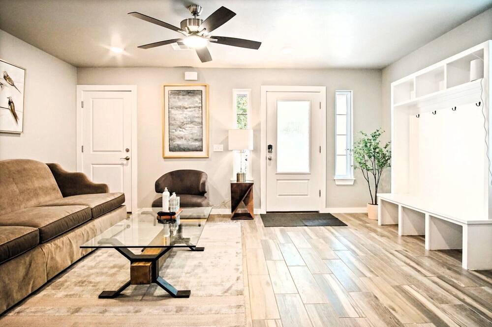 Photo of Livingroom in Central Oklahoma City