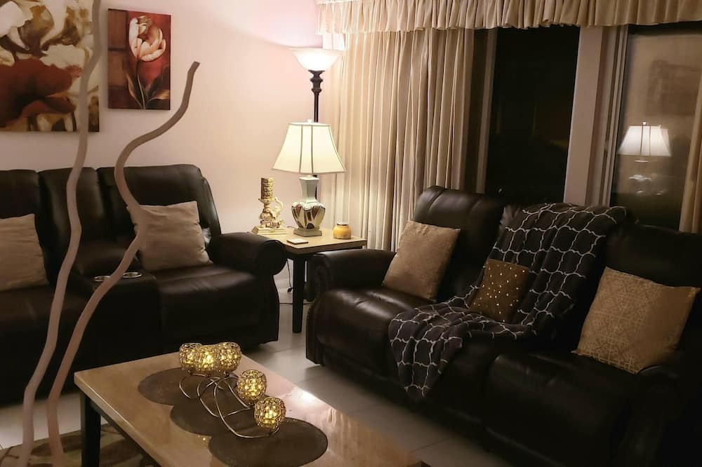 Photo of Livingroom in Fountain Valley