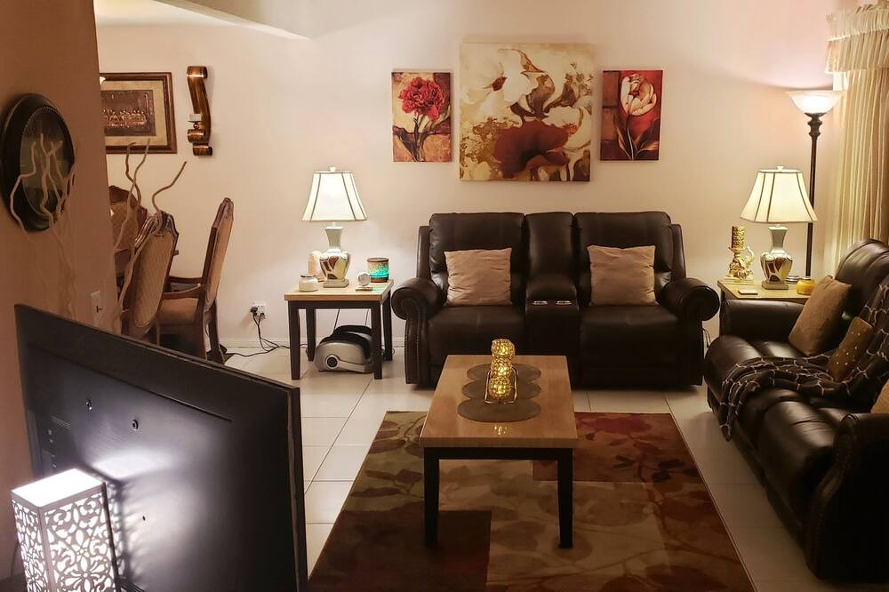 Photo of Livingroom in Fountain Valley