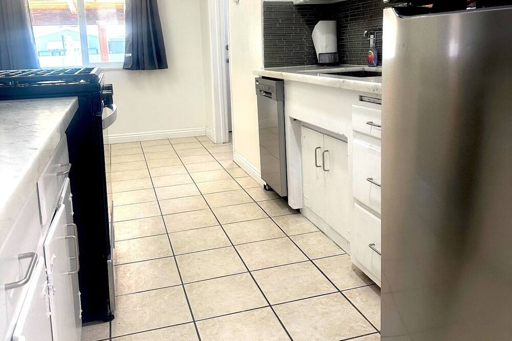 Photo of Kitchen in Lake Balboa